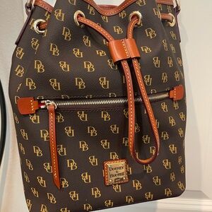 ❤️ Dooney and Bourke Shoulder Bag, Bucket Bag